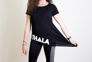 T-shirt asimmetrica nera